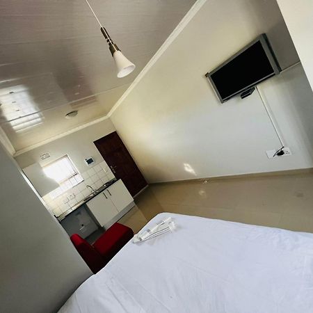 Victoria Guest Lodge Bellville Exteriör bild